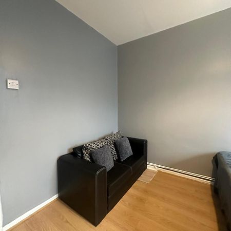 1 Bedroom Flat In Whitechapel, Londra Exterior foto