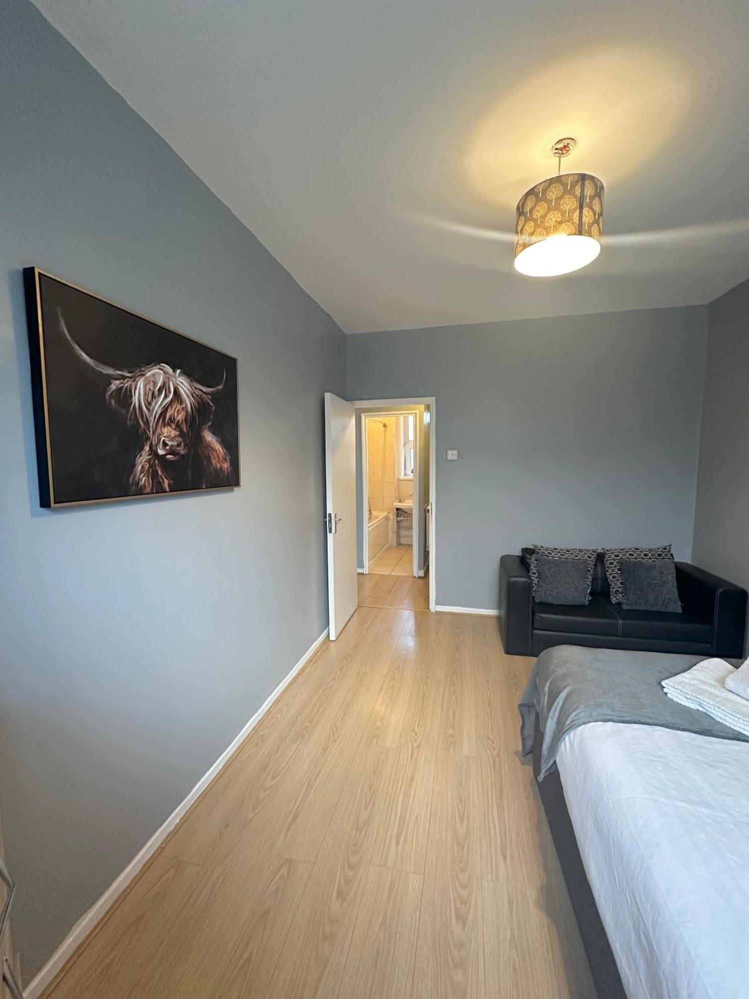 1 Bedroom Flat In Whitechapel, Londra Exterior foto