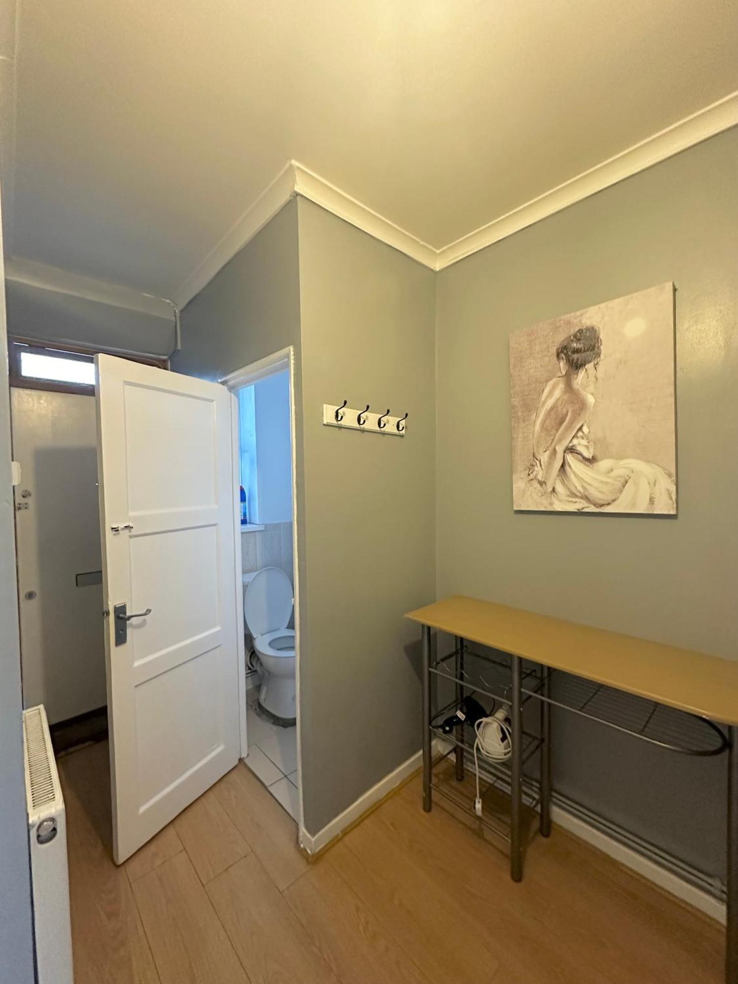 1 Bedroom Flat In Whitechapel, Londra Exterior foto