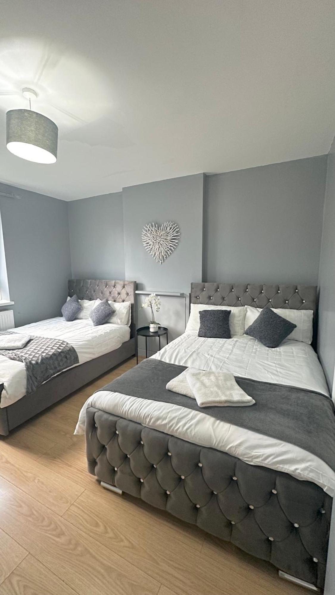 1 Bedroom Flat In Whitechapel, Londra Exterior foto