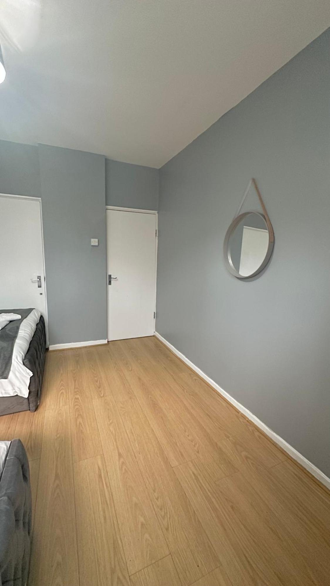 1 Bedroom Flat In Whitechapel, Londra Exterior foto