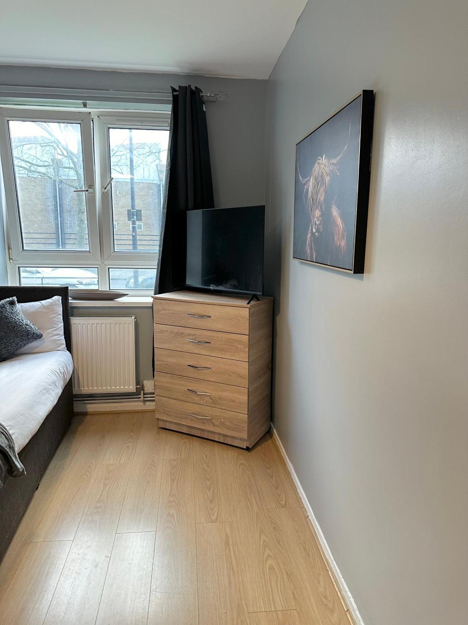 1 Bedroom Flat In Whitechapel, Londra Exterior foto