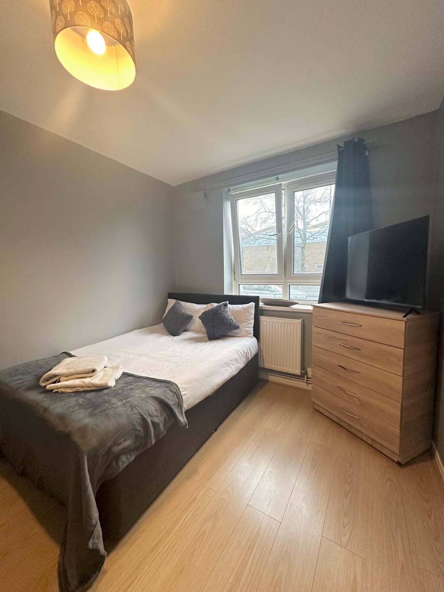 1 Bedroom Flat In Whitechapel, Londra Exterior foto
