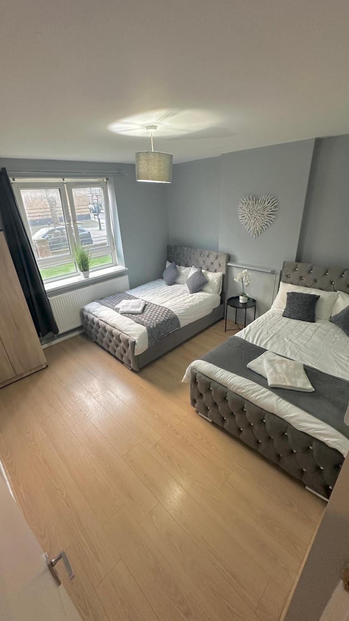 1 Bedroom Flat In Whitechapel, Londra Exterior foto