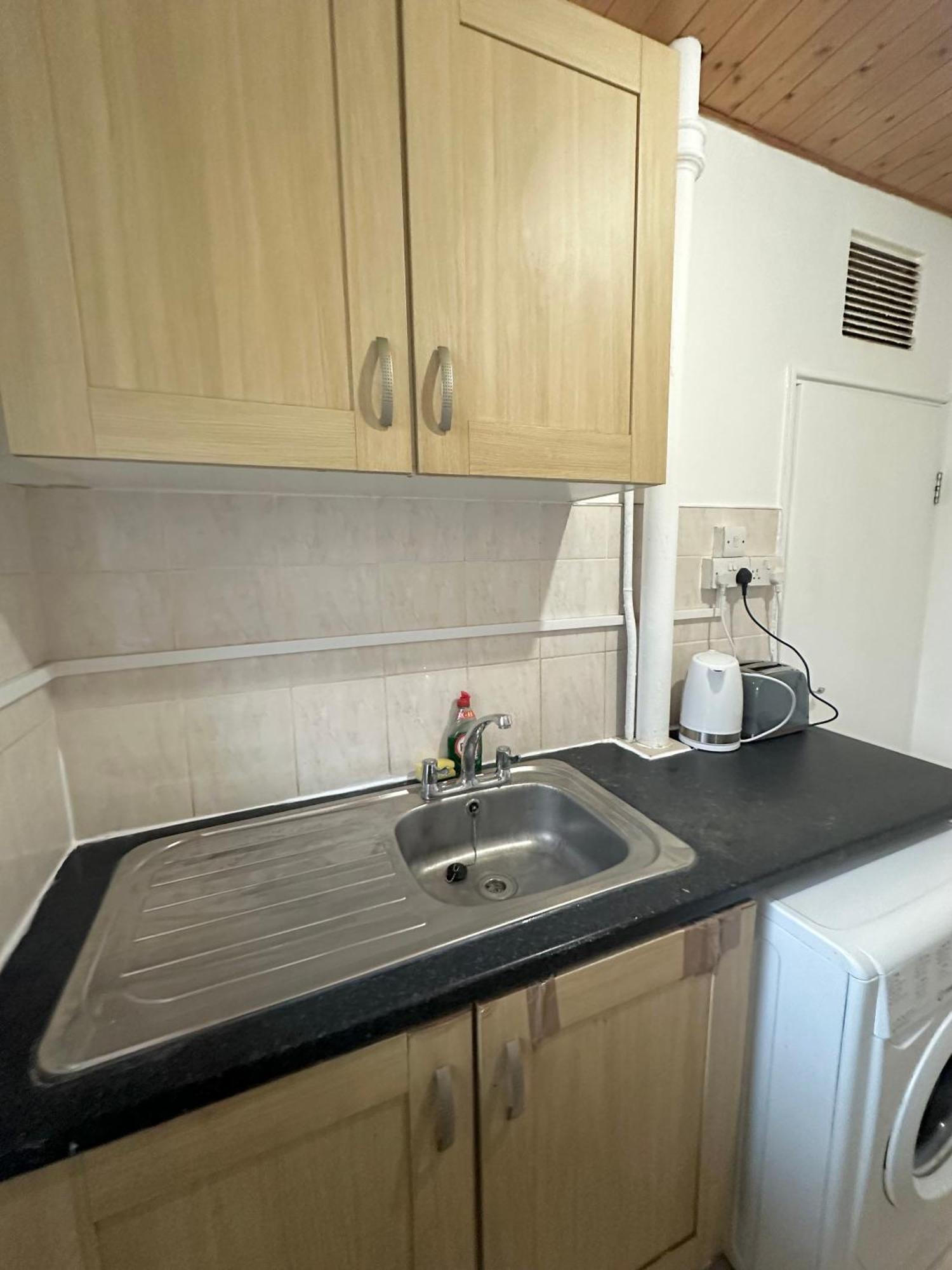 1 Bedroom Flat In Whitechapel, Londra Exterior foto
