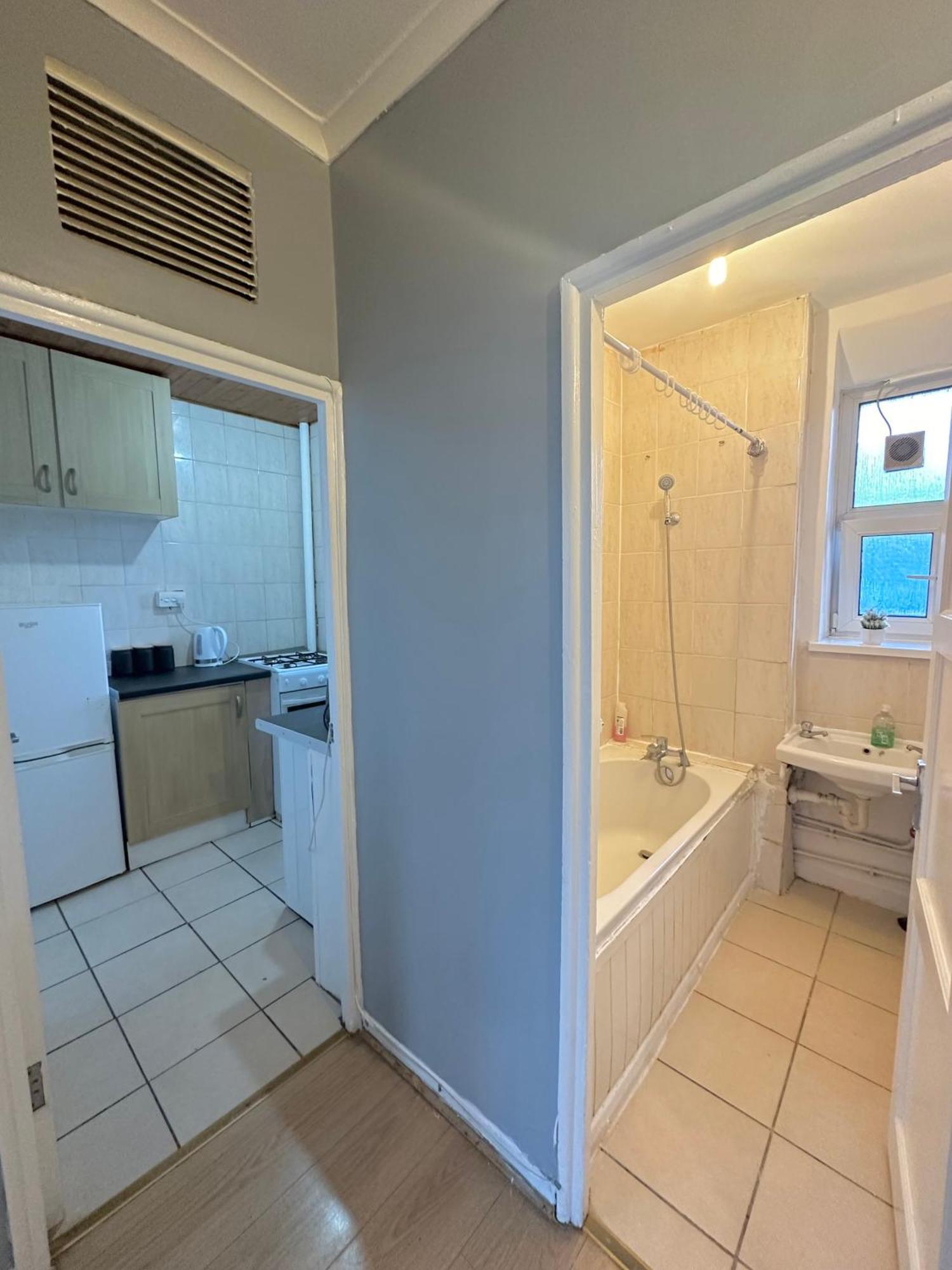 1 Bedroom Flat In Whitechapel, Londra Exterior foto