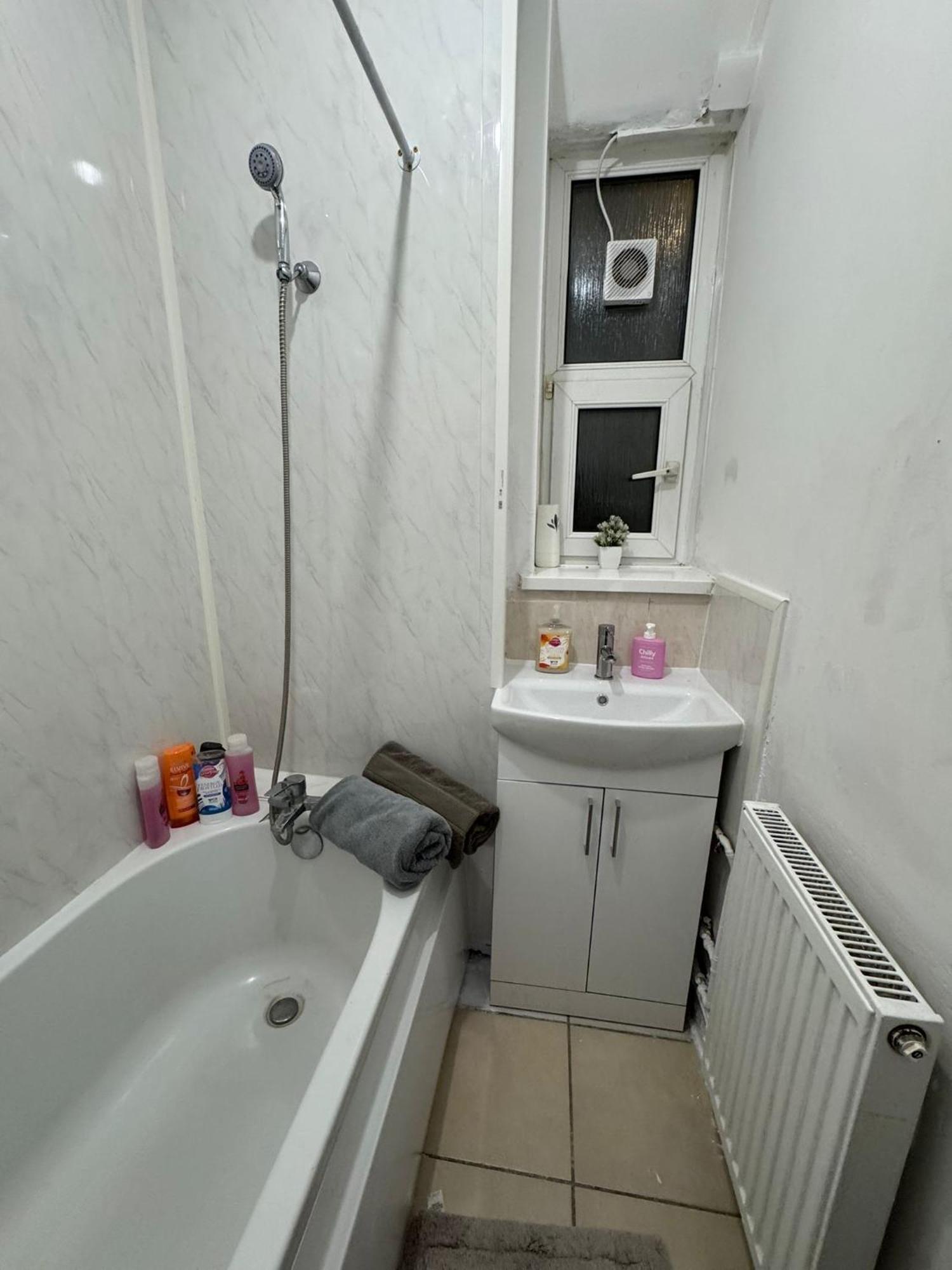 1 Bedroom Flat In Whitechapel, Londra Exterior foto